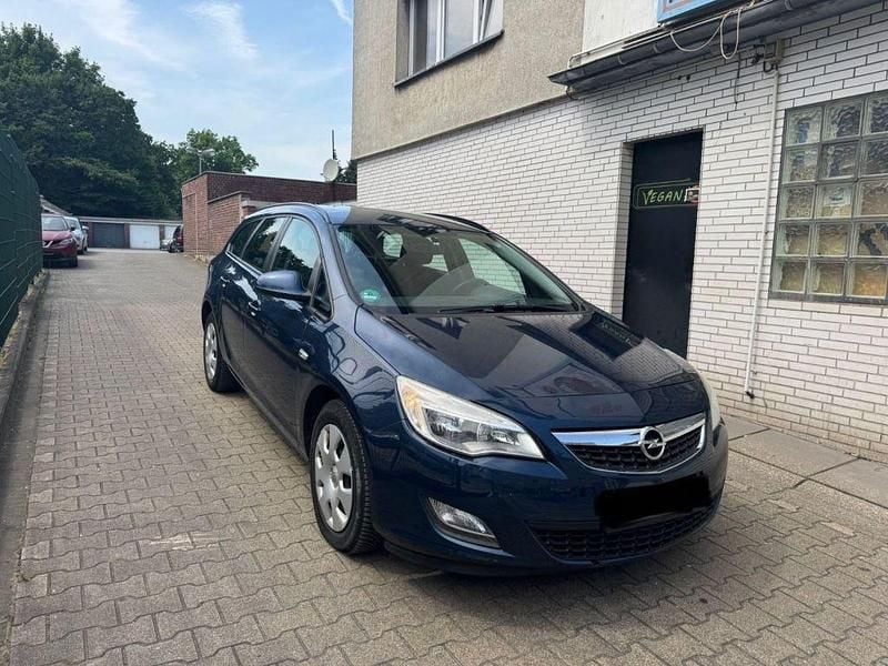 Gebraucht Opel Astra Edition 110 PS (80 kW) 2012 Blau Kombi