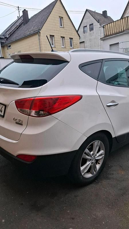Weiß Gebraucht 2012 Hyundai ix35 SUV | 4.500 € (Etwas zu teuer) - Bild 1/4