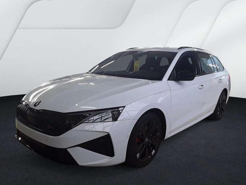 Moonweiss metallic Gebraucht 2025 Skoda Octavia RS Kombi | 39.830 € (Fairer Preis) - Bild 1/4