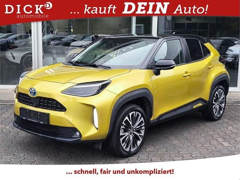 Brass gold metallic (5c2)/ bla Gebraucht 2022 Toyota Yaris Cross SUV | 22.950 € (Fairer Preis) - Bild 1/4