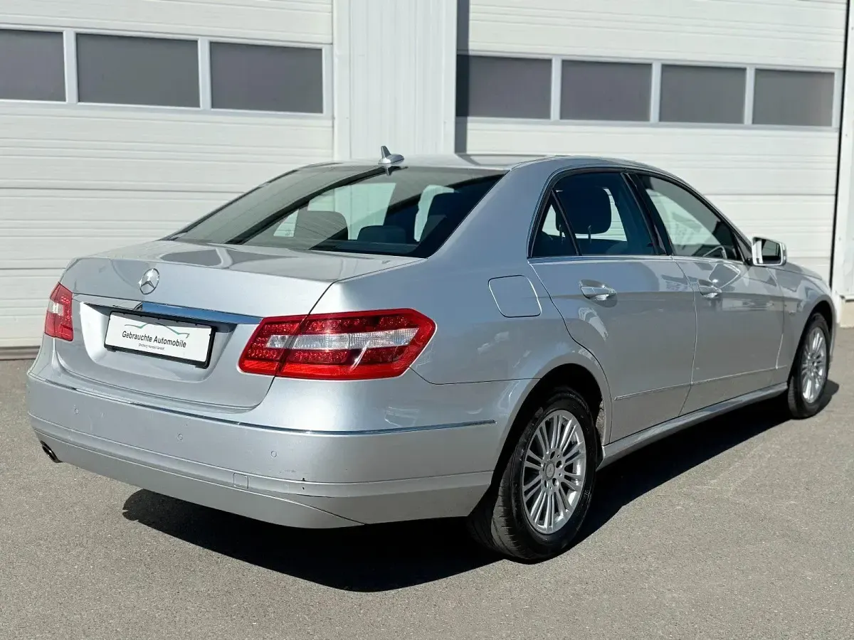 Usata Mercedes E200 Elegance 184 CV (135 kW) 2012 Argento Berlina