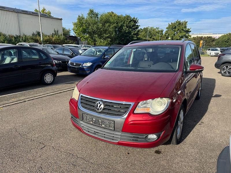 Rot Gebraucht 2010 VW Touran Freestyle Van / Kleinbus | 4.400 € (Fairer Preis) - Bild 1/4