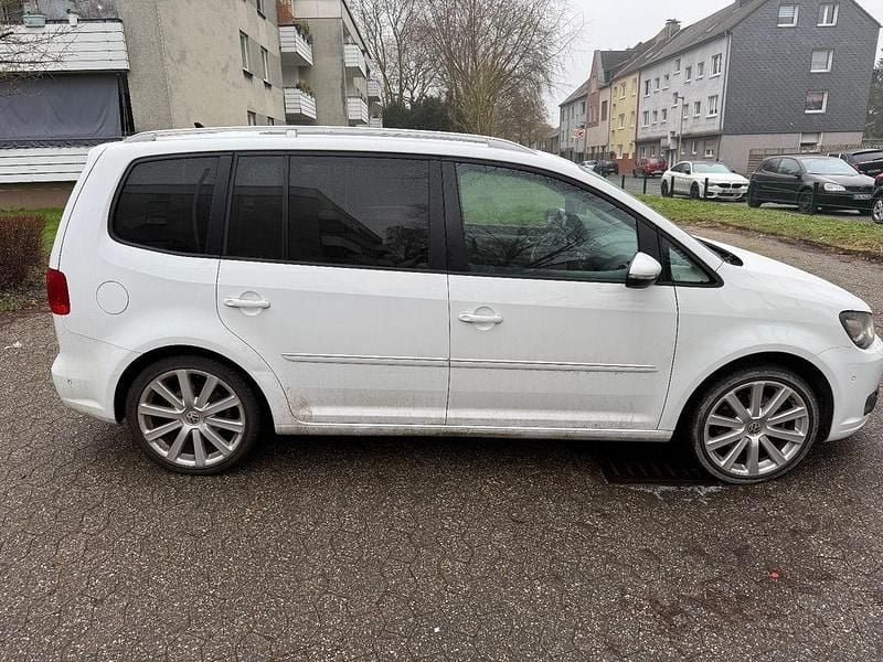 Weiß Gebraucht 2014 VW Touran Van / Kleinbus | 6.999 € (Superpreis) - Bild 1/4