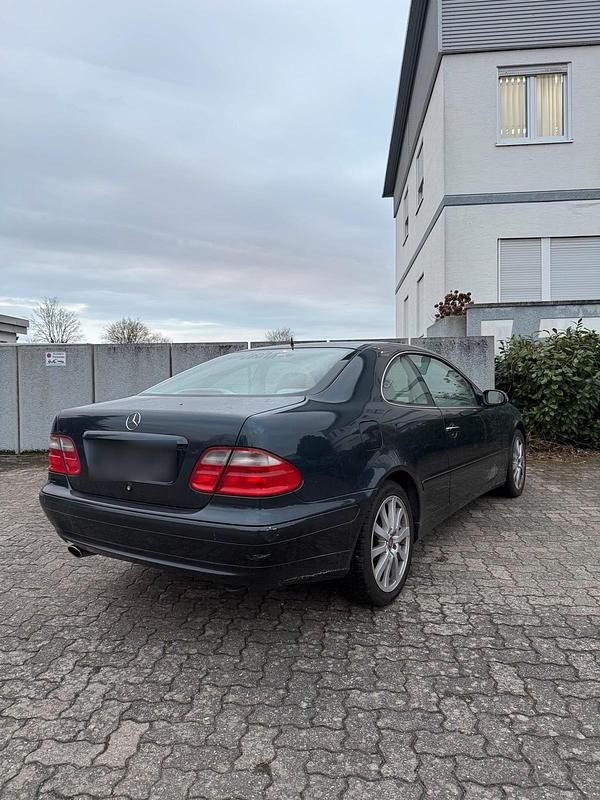 Gebraucht Mercedes CLK220 163 PS (119 kW) 2001 Blau Coupé