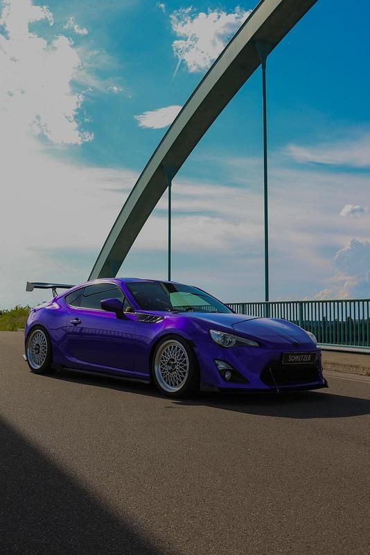 Silber Gebraucht 2014 Toyota GT86 GT Coupé | 26.000 € (Teuer) - Bild 1/4