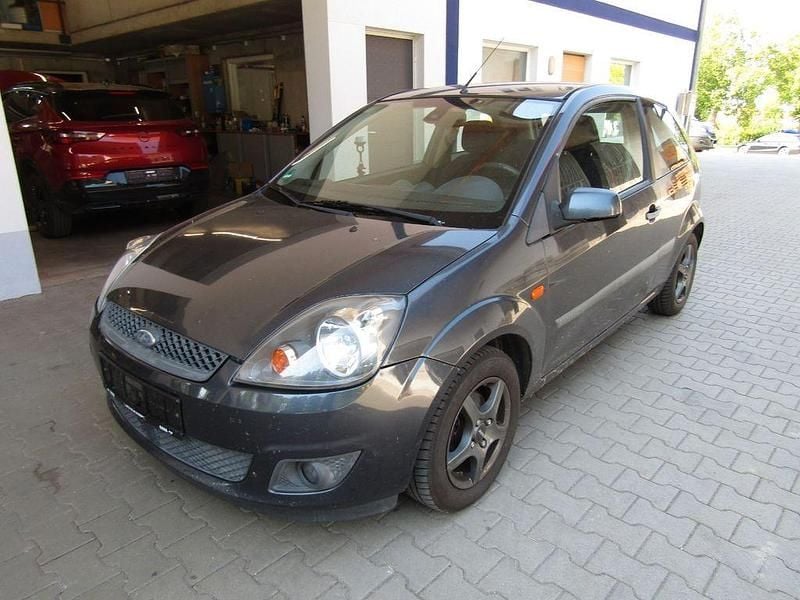 Grau Gebraucht 2007 Ford Fiesta Kleinwagen | 550 € (Superpreis) - Bild 1/4