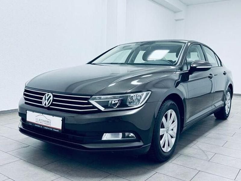 Schwarz Gebraucht 2015 VW Passat Trendline Limousine | 11.480 € (Superpreis) - Bild 1/4