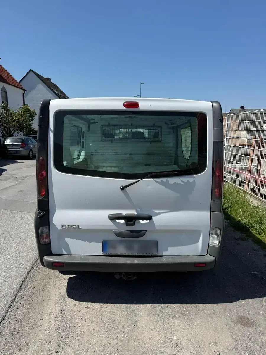 Gebraucht Opel Vivaro 101 PS (74 kW) 2006 Weiß Van / Kleinbus