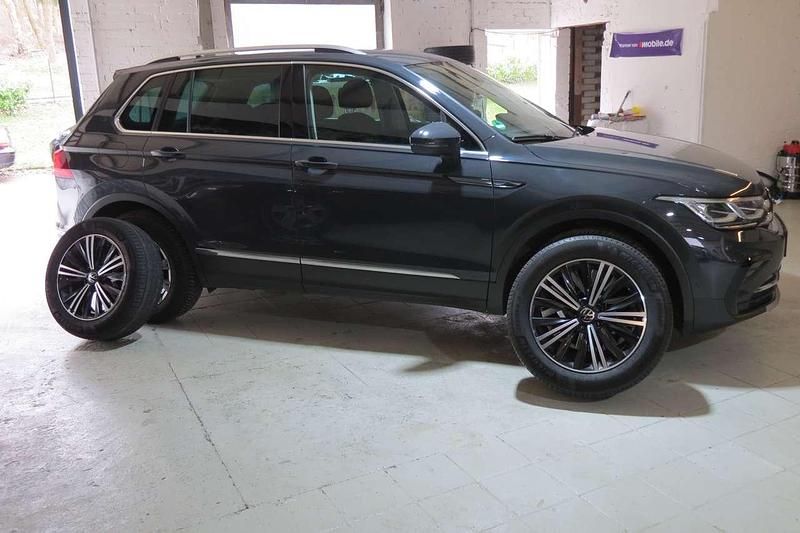 Gebraucht VW Tiguan Elegance 150 PS (110 kW) 2022 Grau SUV