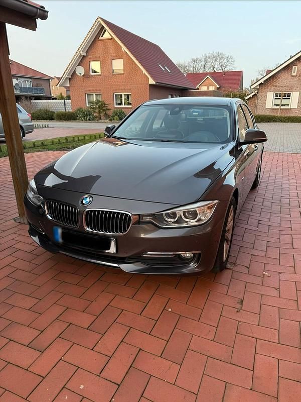 Gebraucht BMW 320 184 PS (135 kW) 2012 Braun Limousine