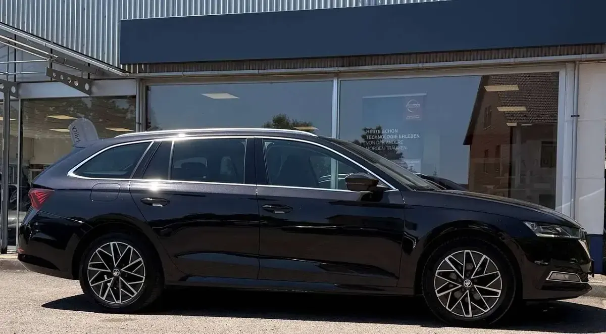 Gebraucht Skoda Octavia Style 150 PS (110 kW) 2021 Black magic pearlescent Kombi
