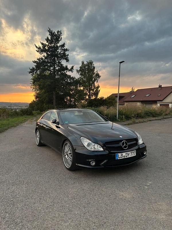 Schwarz Gebraucht 2004 Mercedes CLS500 Limousine | 11.999 € (Etwas zu teuer) - Bild 1/4