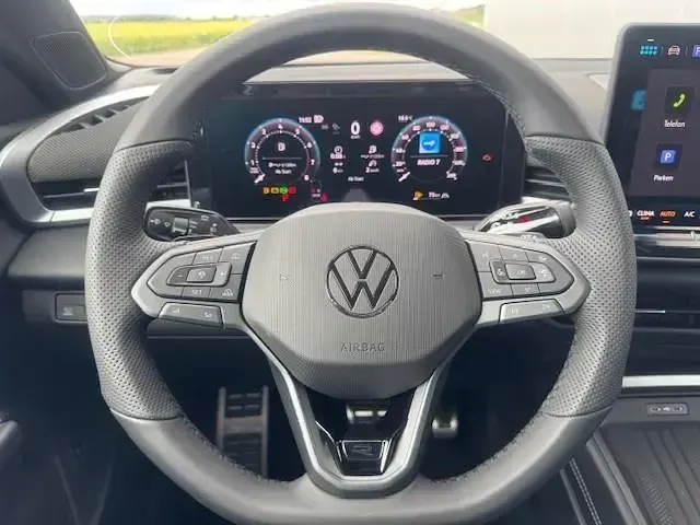 Neu VW T-Roc R-line 150 PS (110 kW) 2026 Midnightschwarz metallic SUV