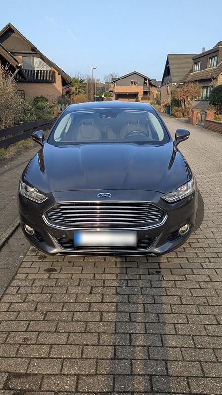 Gebraucht Ford Mondeo Titanium 202 PS (148 kW) 2016 Grau Limousine