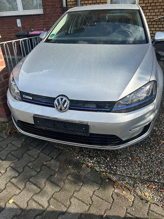 Silber Gebraucht 2016 VW e-Golf Kleinwagen | 11.200 € (Fairer Preis) - Bild 1/4