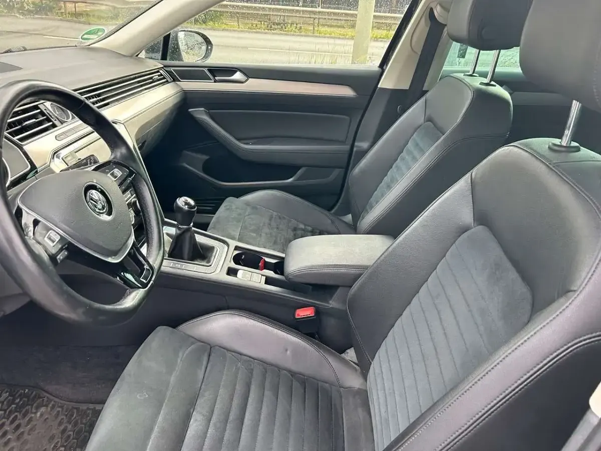 Gebraucht VW Passat Highline 150 PS (110 kW) 2016 Schwarz Kombi