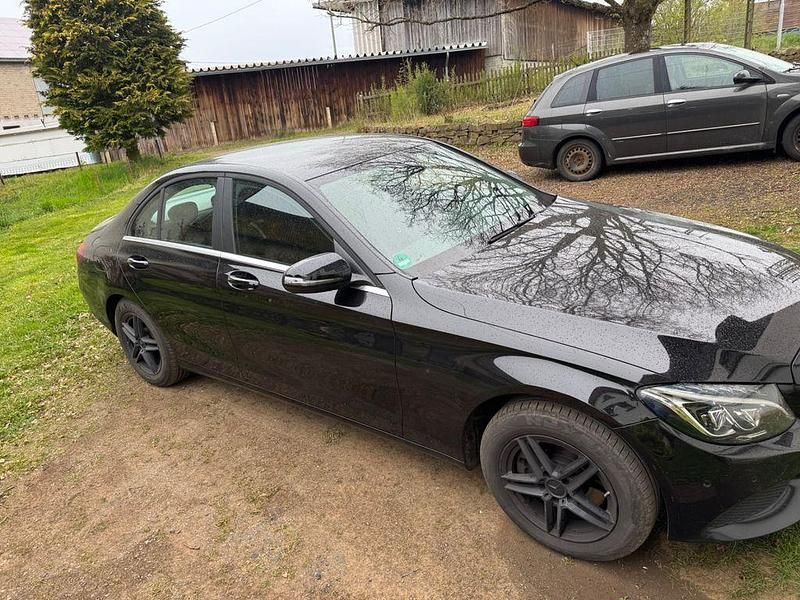 Gebraucht Mercedes C220 170 PS (125 kW) 2015 Schwarz Limousine