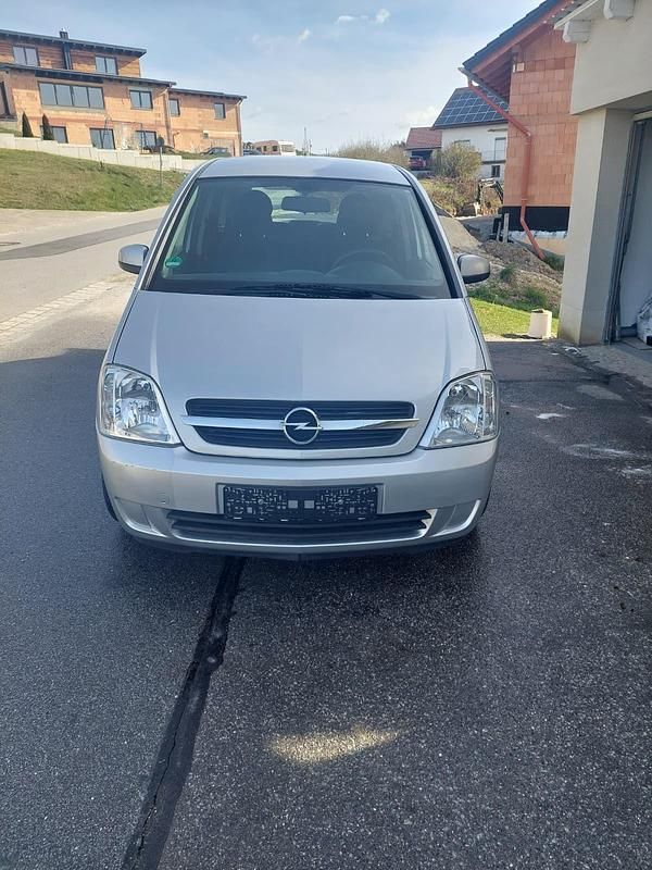 Gebraucht Opel Meriva Enjoy 90 PS (66 kW) 2004 Silber Van / Kleinbus