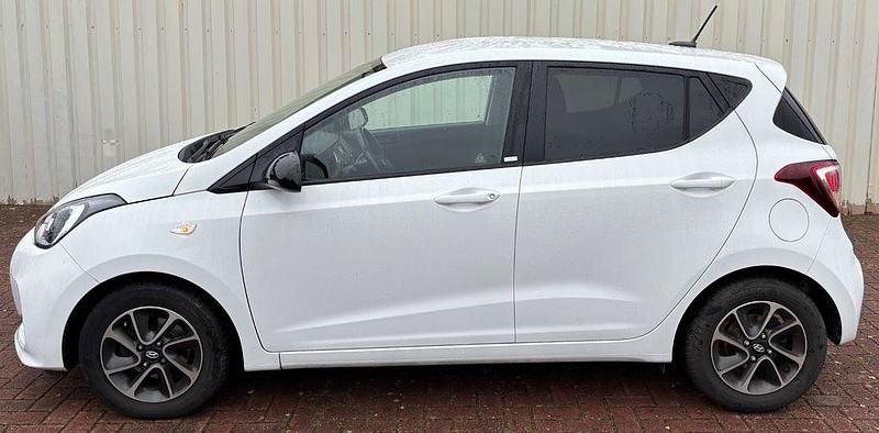 Weiß Gebraucht 2019 Hyundai i10 YES! Kleinwagen | 9.990 € (Fairer Preis) - Bild 1/4