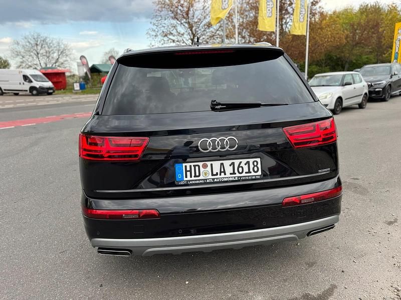 Używany Audi Q7 S-Line 218 KM (160 kW) 2016 Czarny SUV