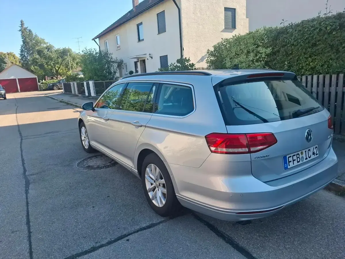 Gebraucht VW Passat 140 PS (102 kW) 2017 Silber Kombi