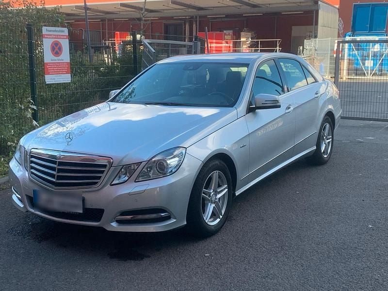 Gebraucht Mercedes E220 Avantgarde 170 PS (125 kW) 2010 Silber Limousine