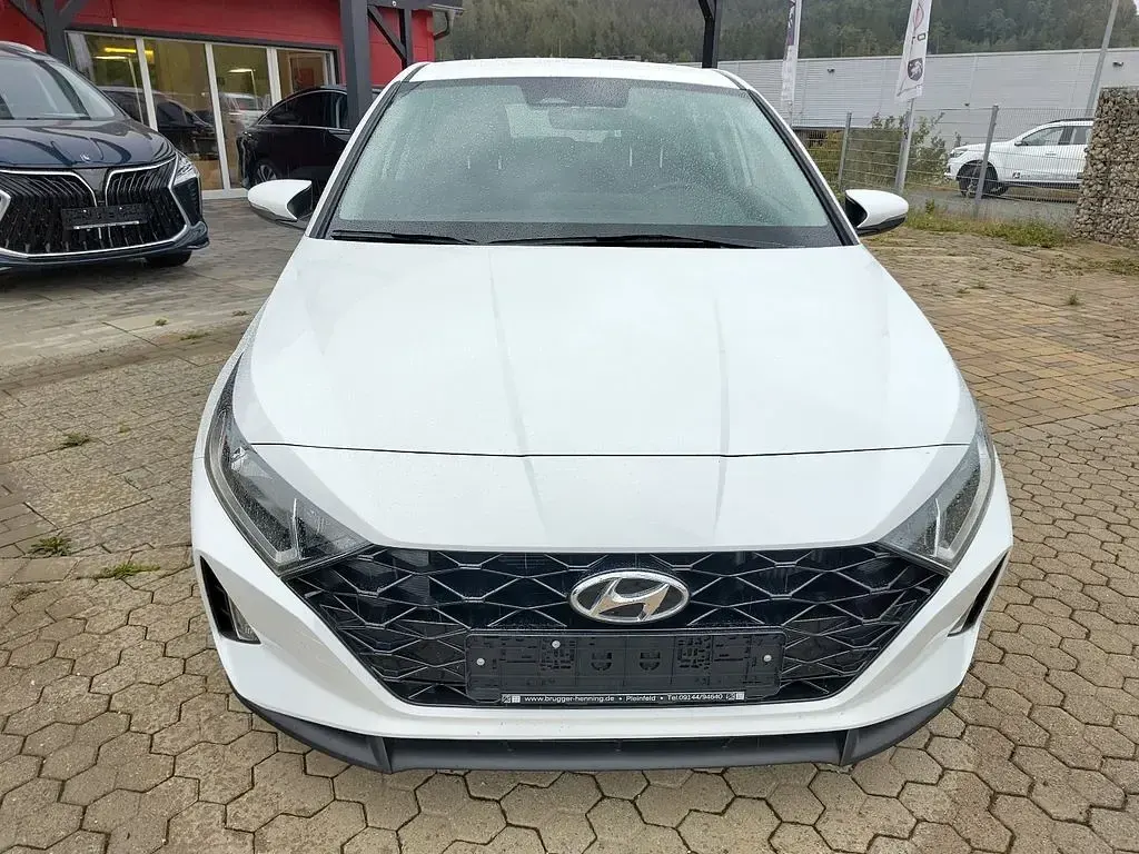 Gebraucht Hyundai i20 101 PS (74 kW) 2022 Weiß Kleinwagen