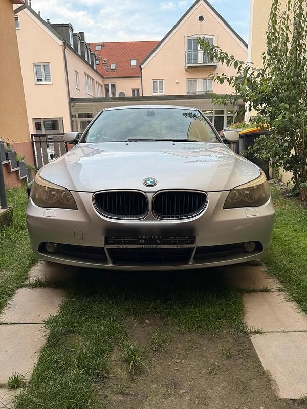Silber Gebraucht 2003 BMW 520 Limousine | 1.500 € (Superpreis) - Bild 1/4