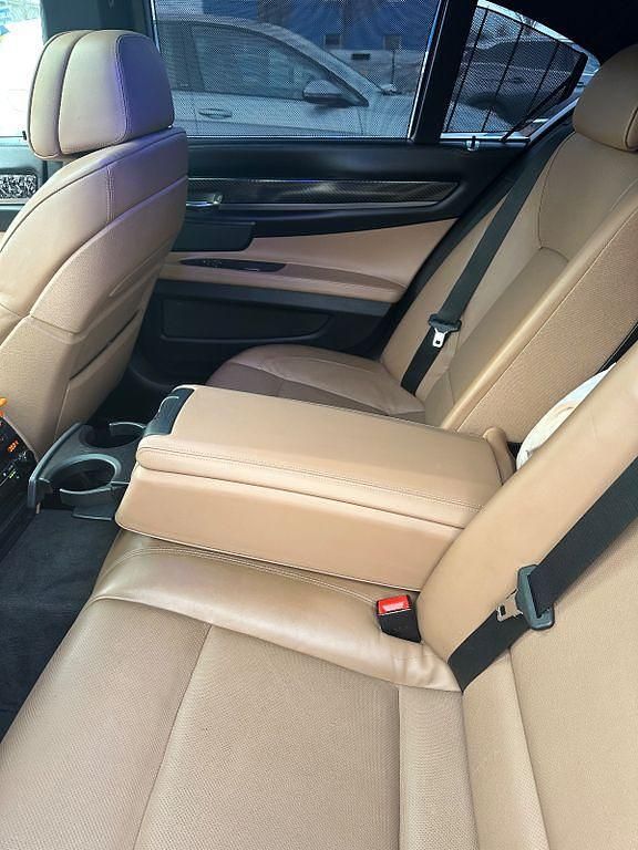 Gebraucht BMW 730L 245 PS (180 kW) 2011 Weiß Limousine
