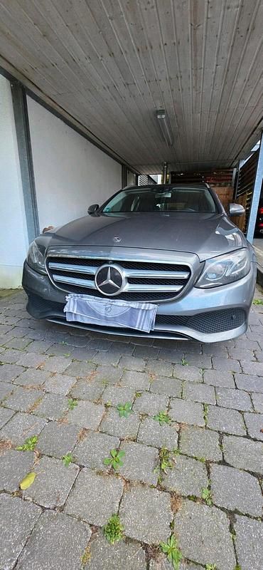Grau Gebraucht 2018 Mercedes E450 Kombi | 32.000 € (Teuer) - Bild 1/4
