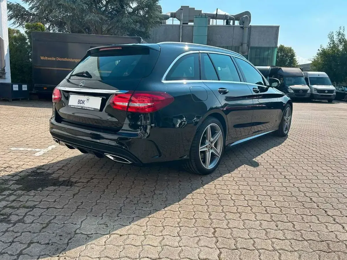 Gebraucht Mercedes C180 AMG 156 PS (114 kW) 2018 Schwarz Kombi
