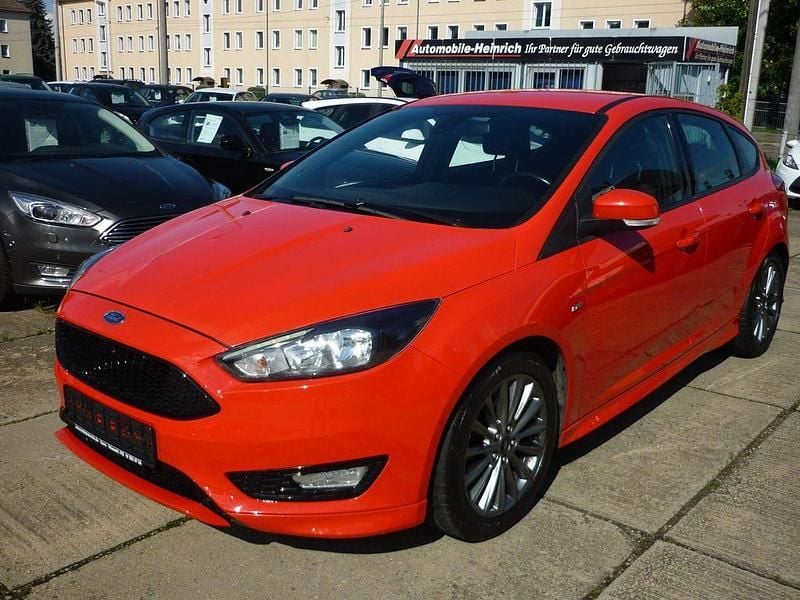 Rot Gebraucht 2018 Ford Focus ST-Line Limousine | 6.500 € (Superpreis) - Bild 1/4