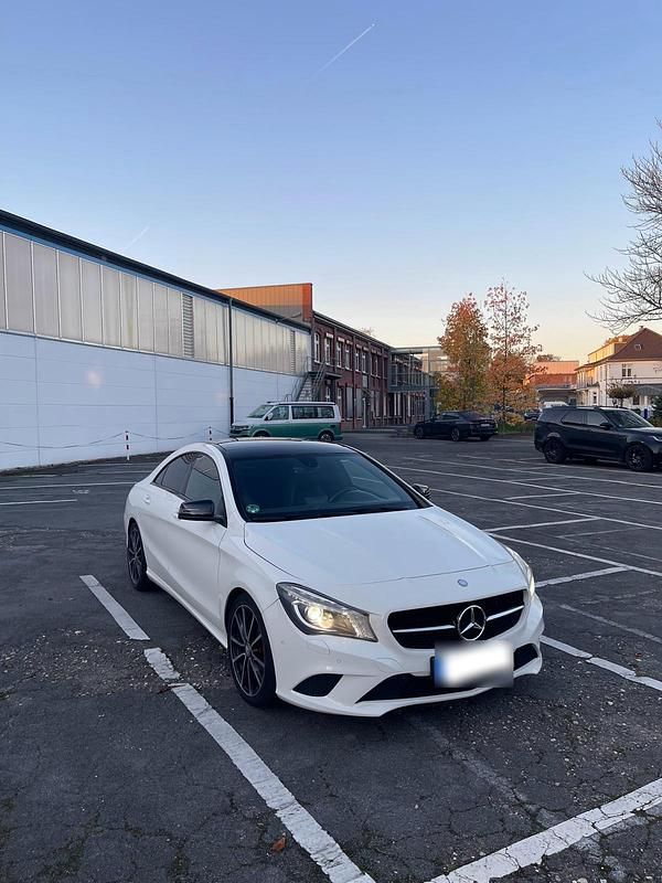 Gebraucht Mercedes CLA220 170 PS (125 kW) 2013 Weiß Limousine