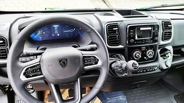 Gebraucht Peugeot Boxer 140 PS (102 kW) 2025 Kaolin weiß Van
