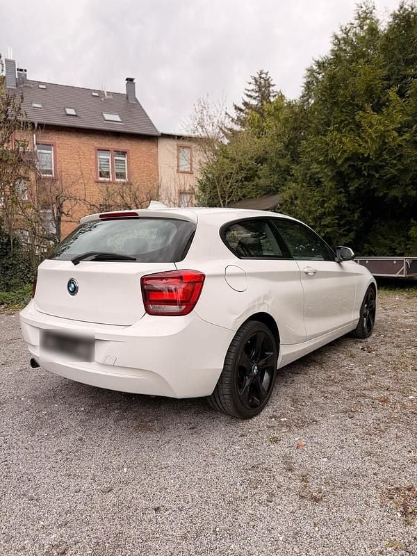 Gebraucht BMW 114 102 PS (75 kW) 2015 Weiß Kleinwagen