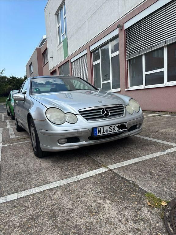 Silber Gebraucht 2003 Mercedes C200 Classic Limousine | 900 € (Superpreis) - Bild 1/4
