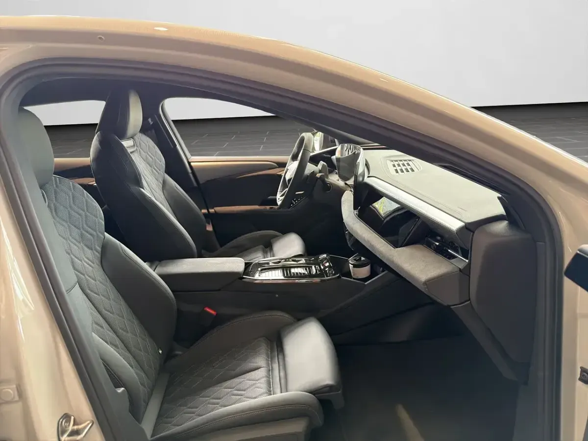 Neu Audi A6 e-tron Ambiente 314 kW (428 PS) 2026 Siambeige metallic (metallic) Limousine