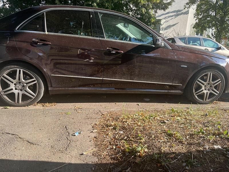 Gebraucht Mercedes E250 AMG 206 PS (151 kW) 2010 Braun Limousine