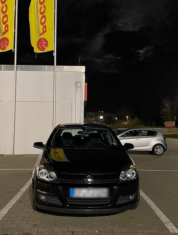 Gebraucht Opel Astra 105 PS (77 kW) 2005 Schwarz Coupé