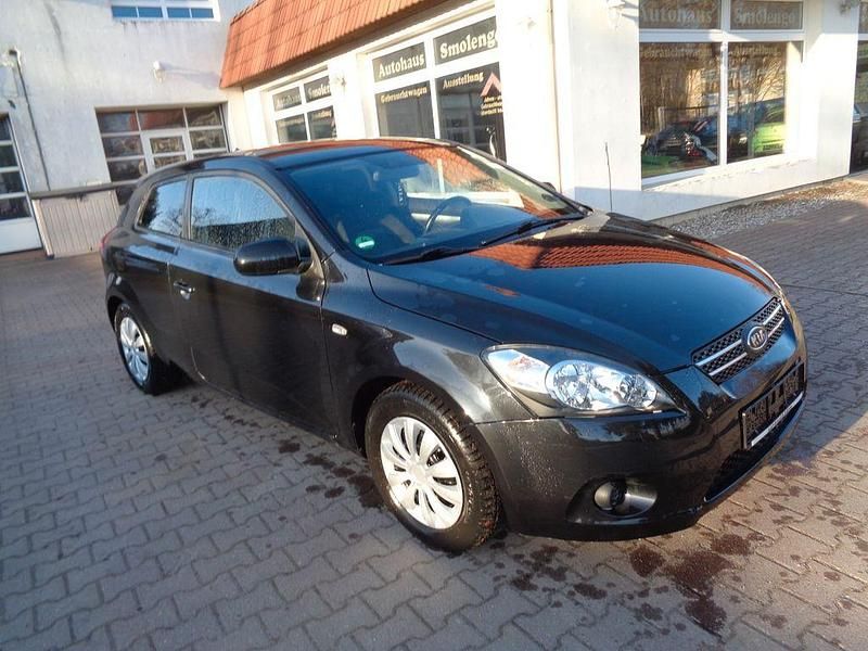 Gebraucht Kia ProCeed 126 PS (92 kW) 2010 Schwarz Kleinwagen