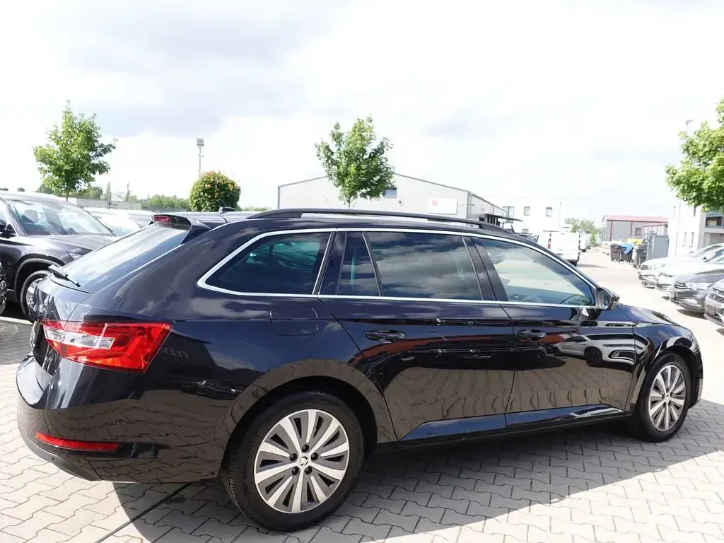 Gebraucht Skoda Superb Ambition 150 PS (110 kW) 2023 Schwarzmagic perleffekt Kombi