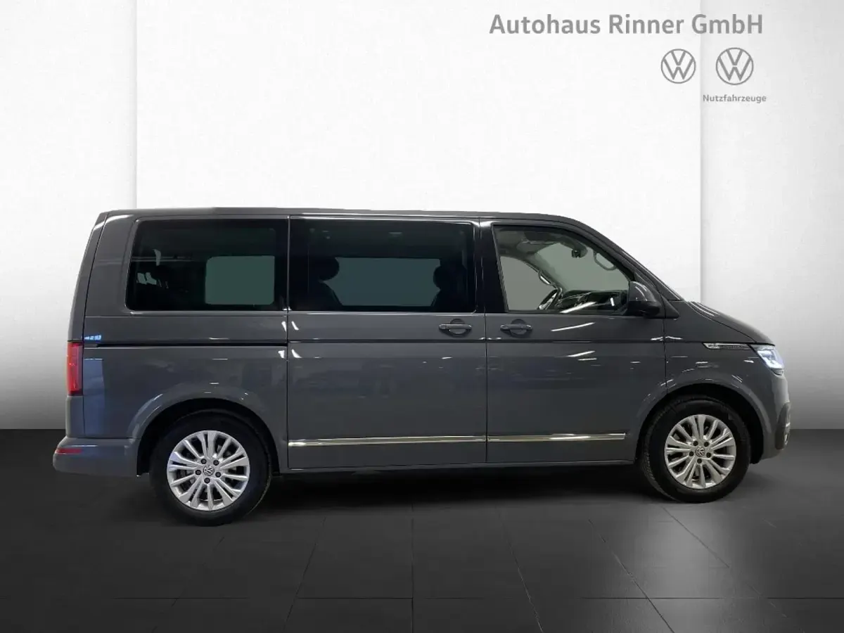 Second-hand VW Multivan Generation Six 150 CP (110 kW) 2022 Monovolum