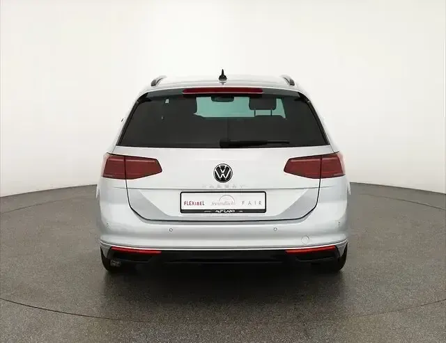 Gebraucht VW Passat 200 PS (147 kW) 2021 Scale silver metallic (metallic) Kombi