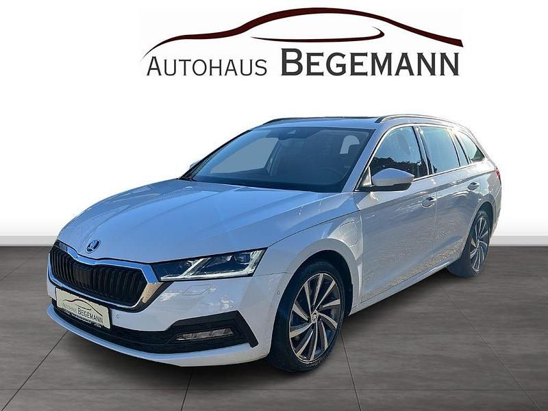 Bila moon/moon white (metallic) Gebraucht 2022 Skoda Octavia Ambition Kombi | 24.900 € (Fairer Preis) - Bild 1/4