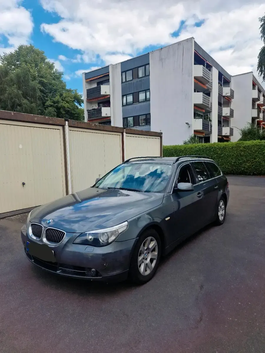 Gebraucht BMW 525 177 PS (130 kW) 2006 Grau Kombi
