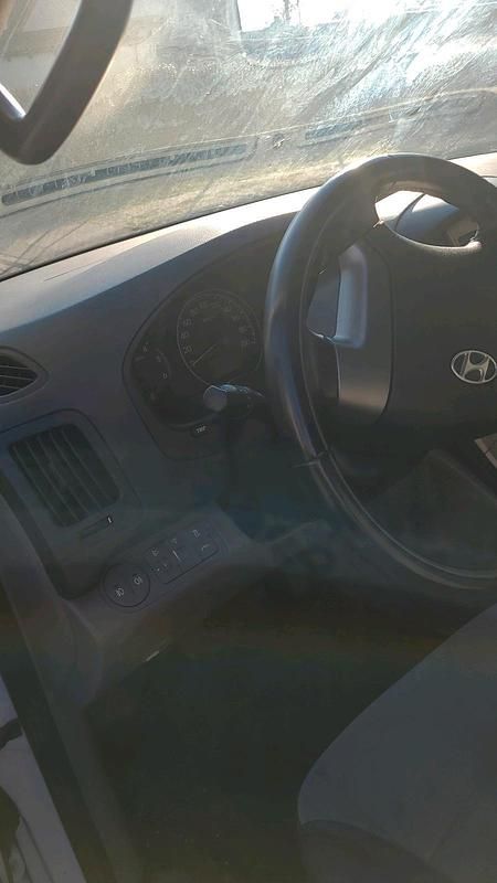 Gebraucht Hyundai H-1 115 PS (84 kW) 2015 Weiß Van / Kleinbus