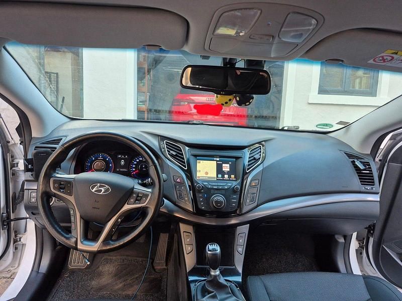 Gebraucht Hyundai i40 141 PS (103 kW) 2017 Weiß Kombi