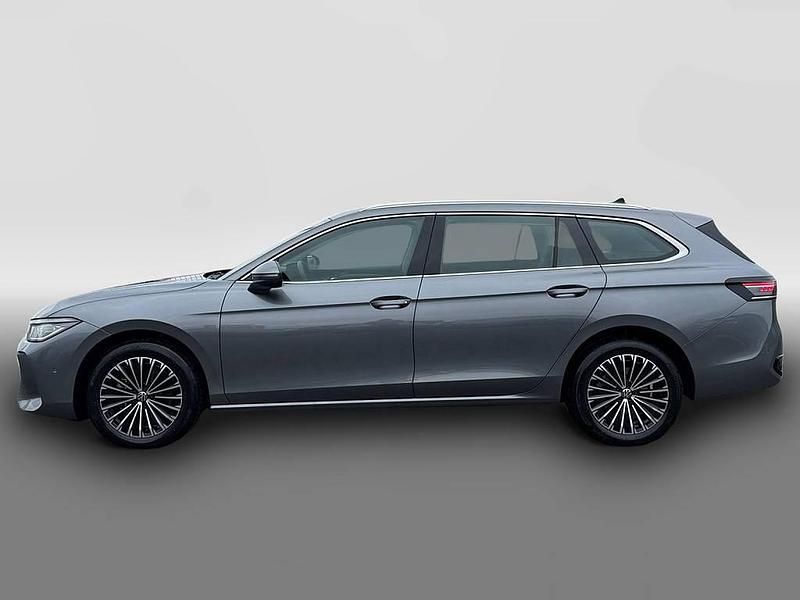 Usata VW Passat Elegance 150 CV (110 kW) 2025 Grigio Station wagon