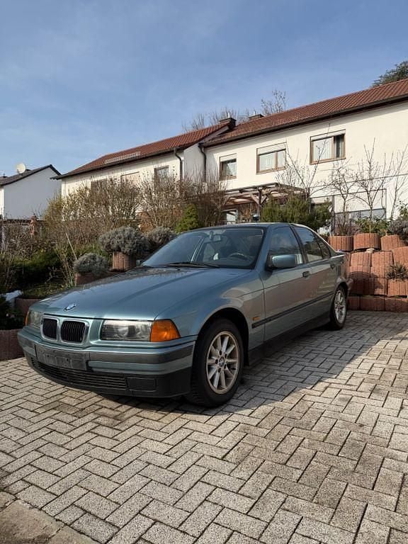 Gebraucht BMW 320 150 PS (110 kW) 1997 Blau Limousine