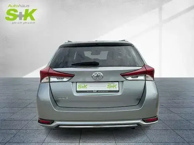 Gebraucht Toyota Auris Team 116 PS (85 kW) 2018 New medium silver/ grey Kombi